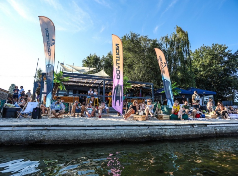 Camping Molo Surf Spot ?v=